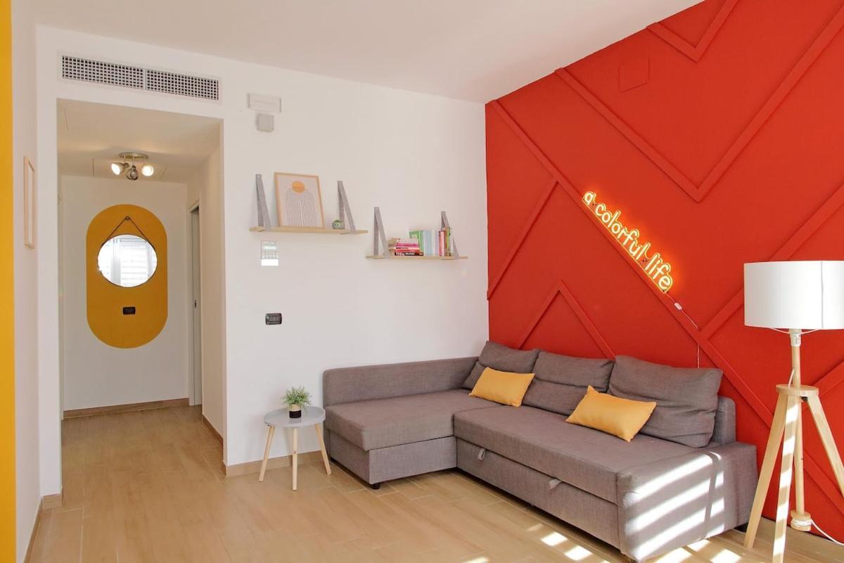 The Color House Rom
